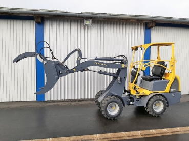 Holzgreifer, Polterzange, eurotrac Hoflader W11, Greifer, Greifzange, Holzzange, Rückezange