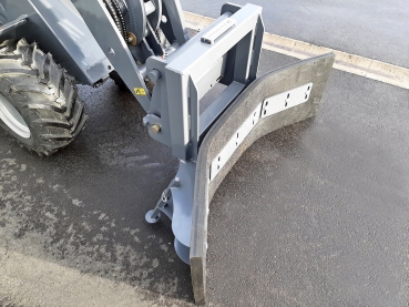 Schmutzschieber, Eurotrac-Hoflader-W11, Gummischieber für Frontlader, Schieber mit EURO-Aufnahme, Anbaugeräte für Frontlader, Mistschieber, Hoflader