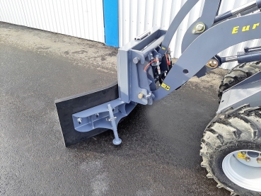 Schmutzschieber, Eurotrac-Hoflader-W11, Gummischieber für Frontlader, Schieber mit EURO-Aufnahme, Anbaugeräte für Frontlader, Mistschieber, Hoflader