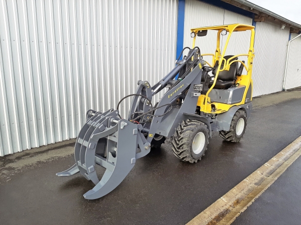 Holzgreifer, Polterzange, eurotrac Hoflader W11, Greifer, Greifzange, Holzzange, Rückezange