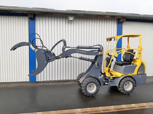 Holzgreifer, Polterzange, eurotrac Hoflader W11, Greifer, Greifzange, Holzzange, Rückezange